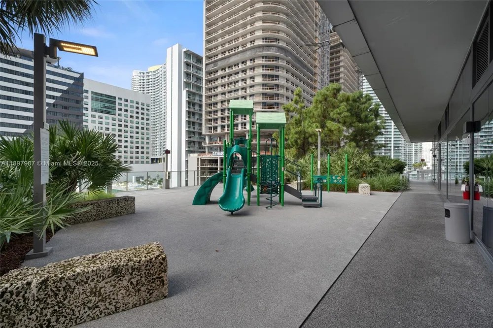 88 SW 7th St #3910 Miami, FL 33130