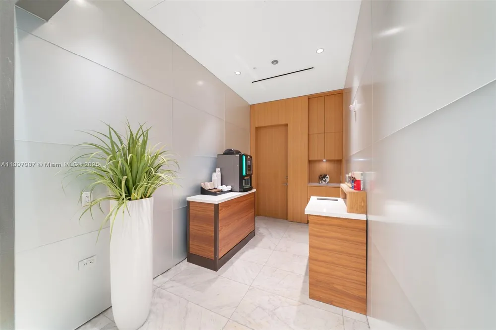 88 SW 7th St #3910 Miami, FL 33130
