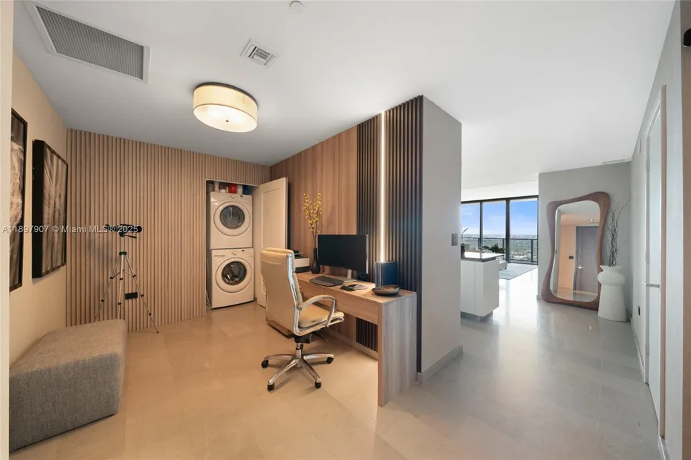 88 SW 7th St #3910 Miami, FL 33130