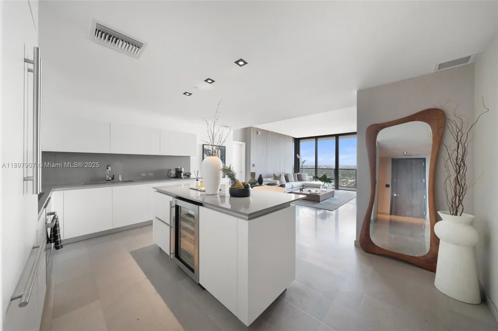 88 SW 7th St #3910 Miami, FL 33130