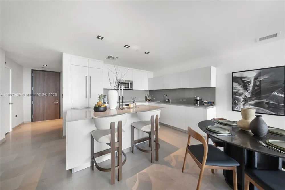 88 SW 7th St #3910 Miami, FL 33130