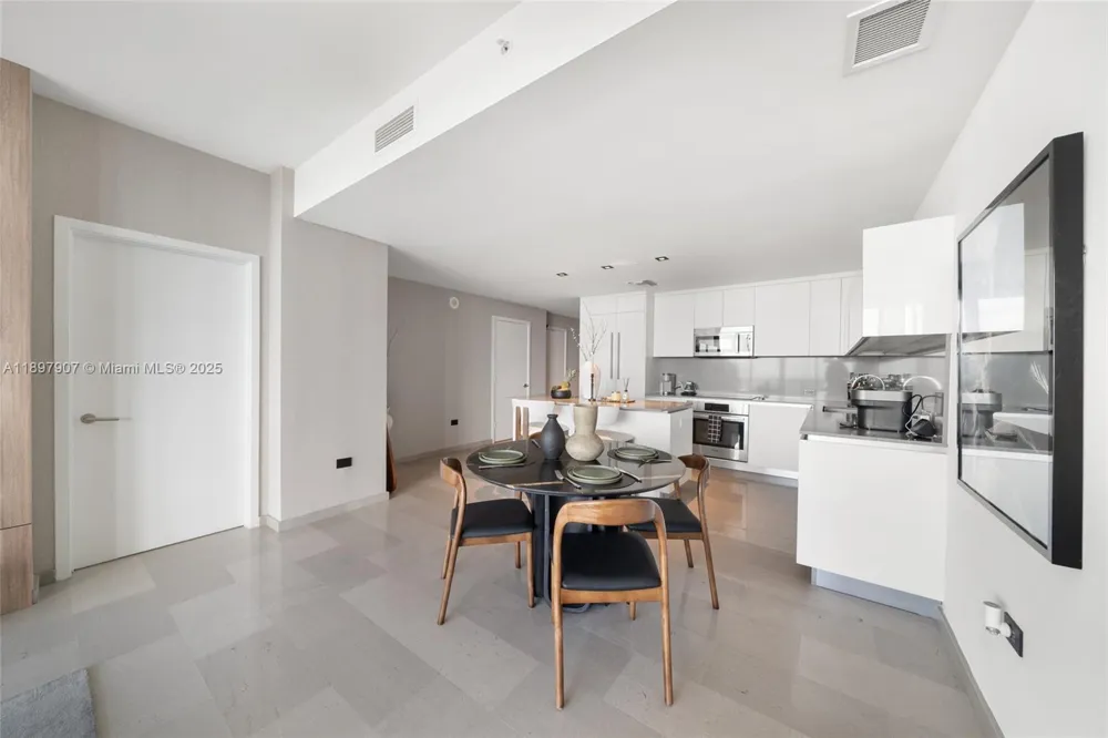 88 SW 7th St #3910 Miami, FL 33130