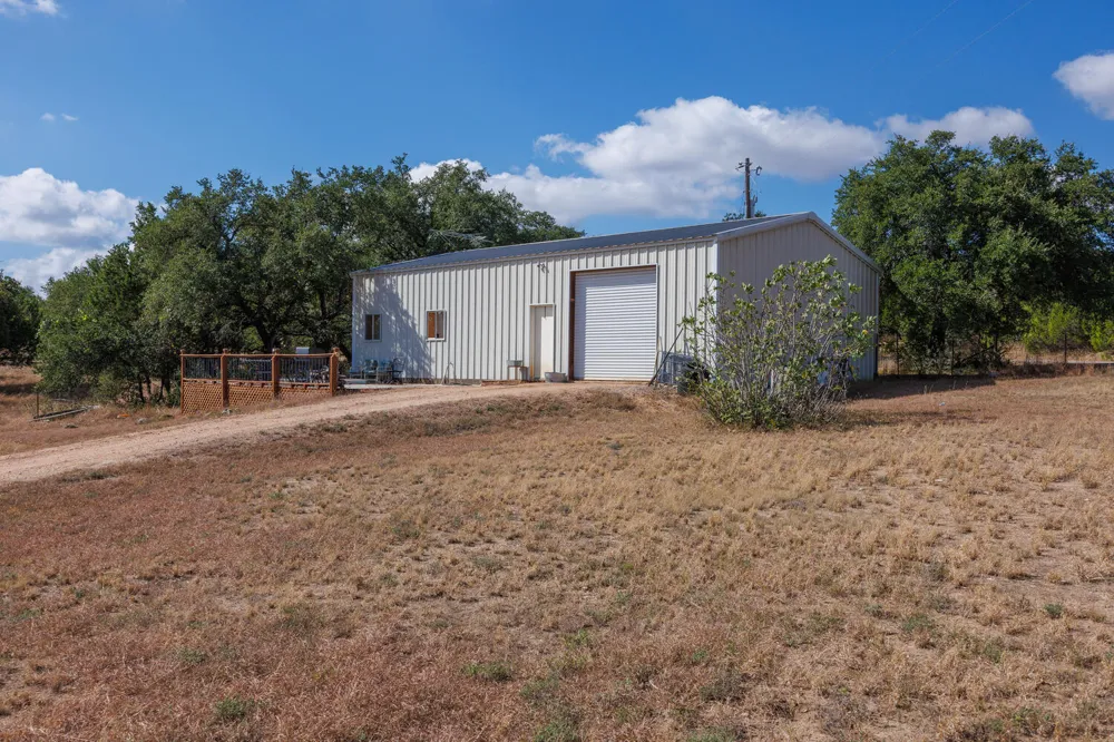 1758 Lincoln Smith Road Round Mountain, TX 78663