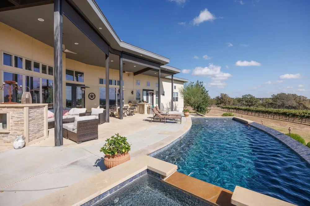 1758 Lincoln Smith Road Round Mountain, TX 78663