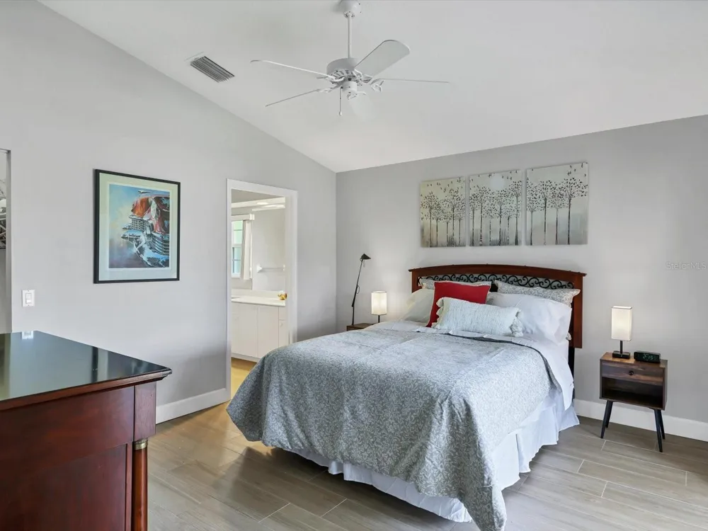 7234 ELEANOR CIRCLE #203 Sarasota, FL 34243