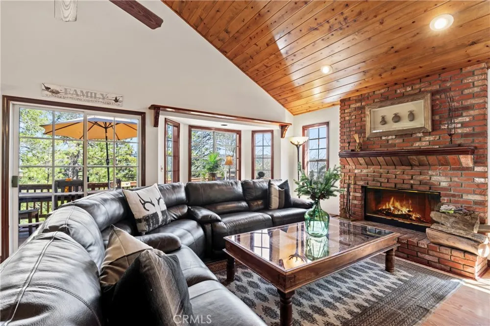 221 Grizzly Road Lake Arrowhead, CA 92317