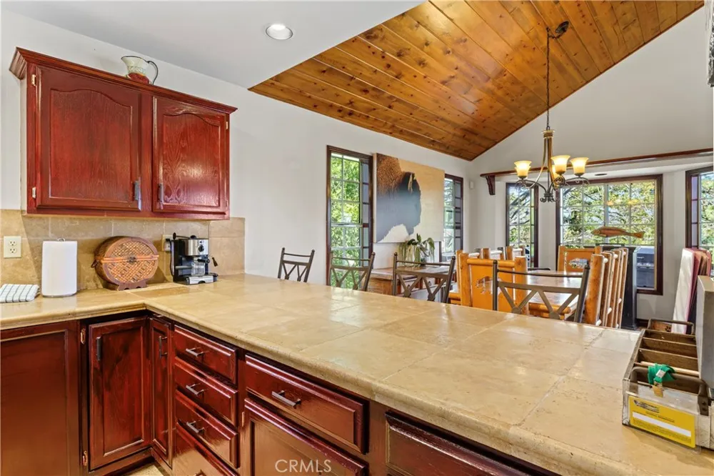 221 Grizzly Road Lake Arrowhead, CA 92317