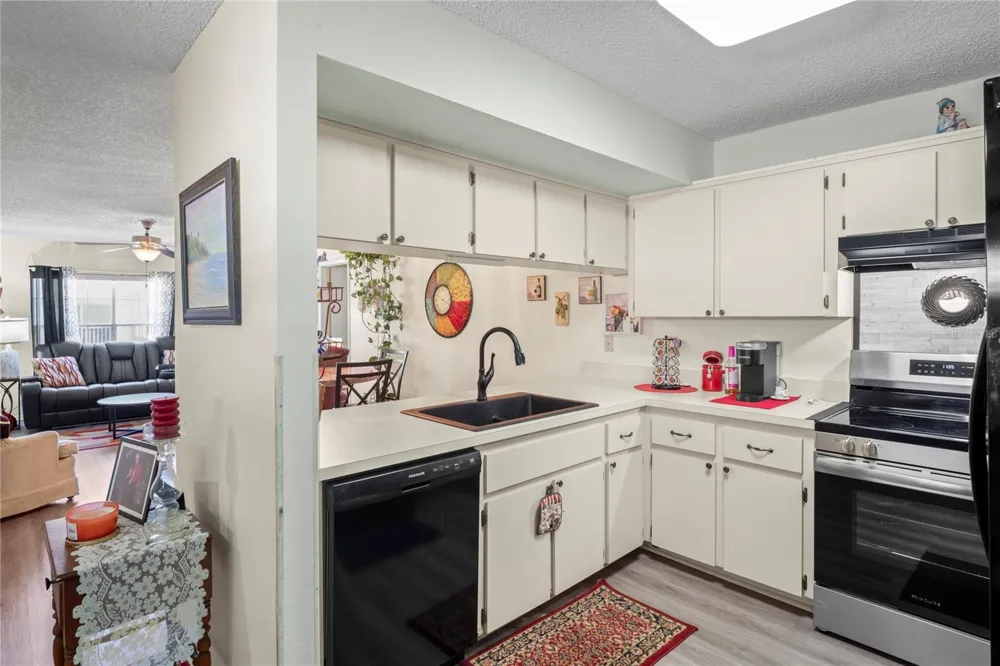 12041 HOOSIER COURT #202 Hudson, FL 34667