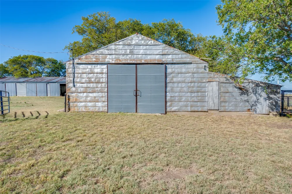 1332 County Road 423 Muenster, TX 76252