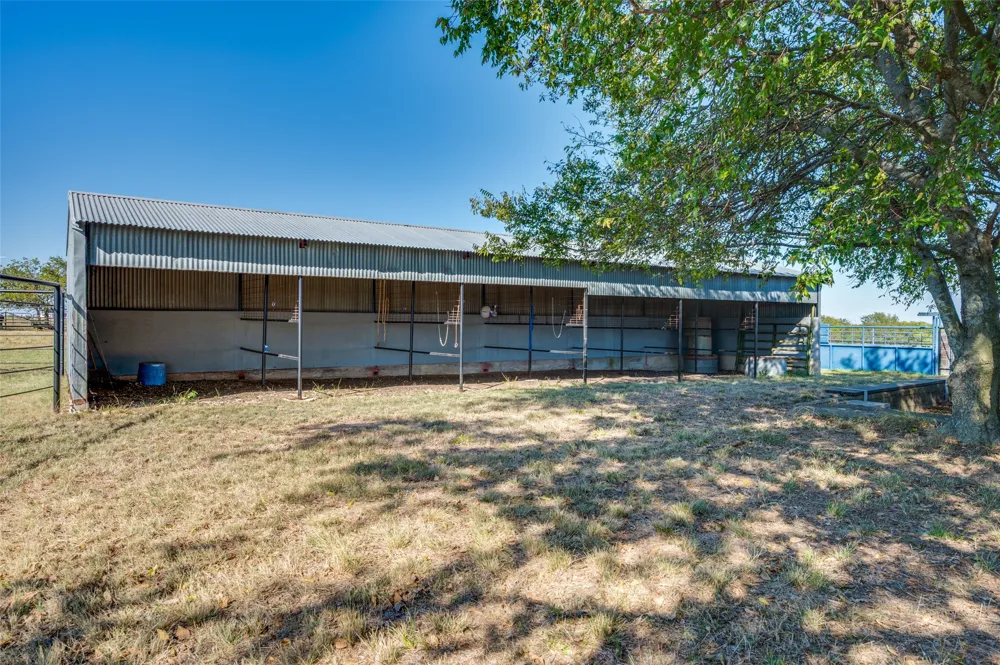 1332 County Road 423 Muenster, TX 76252
