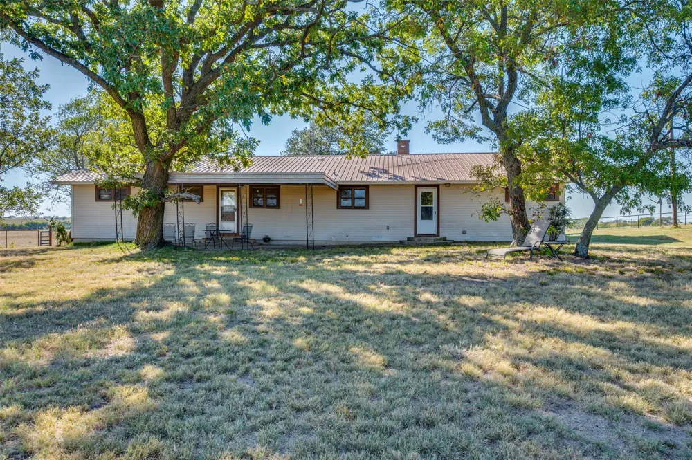 1332 County Road 423 Muenster, TX 76252