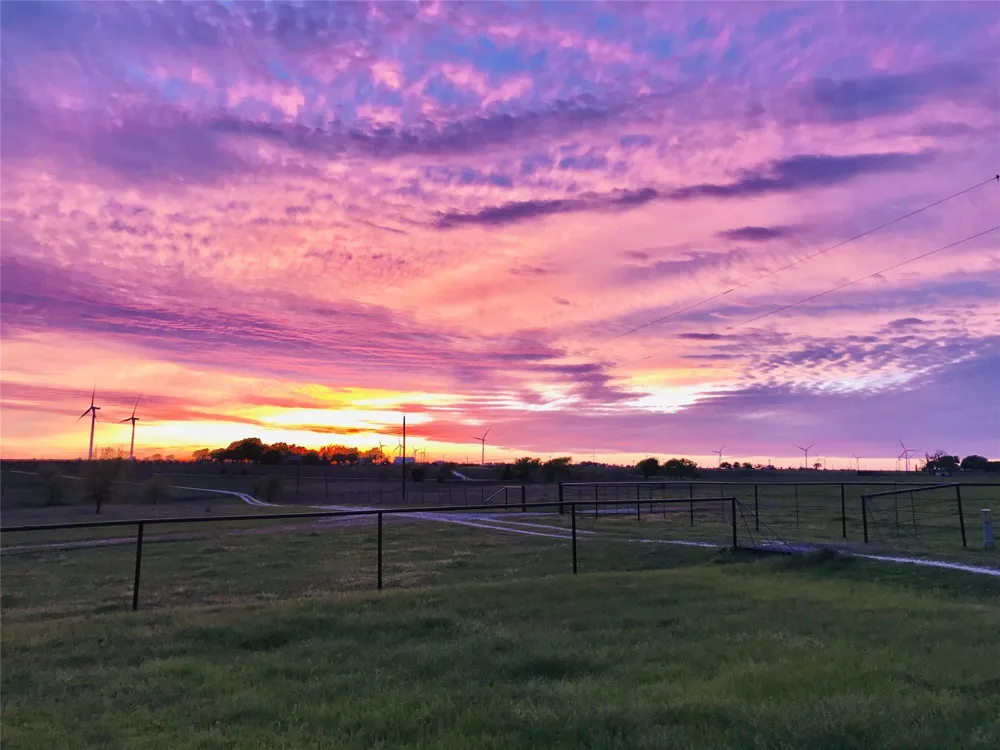 1332 County Road 423 Muenster, TX 76252