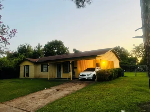 1209 Crestmoor Drive