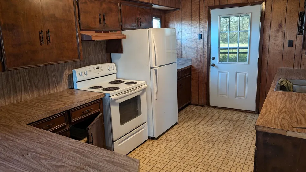 811 County Road 230 Wharton, TX 77488
