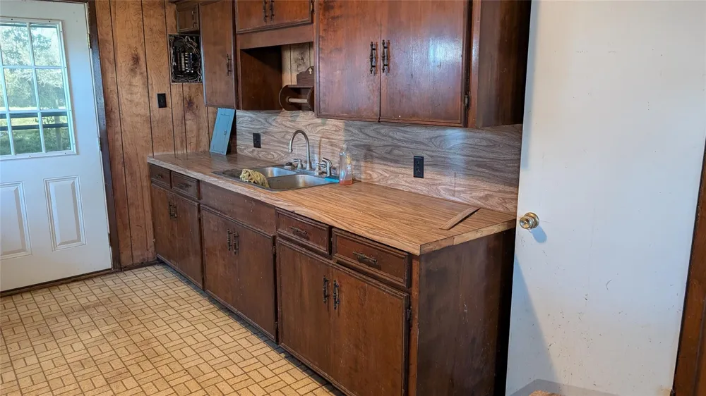 811 County Road 230 Wharton, TX 77488