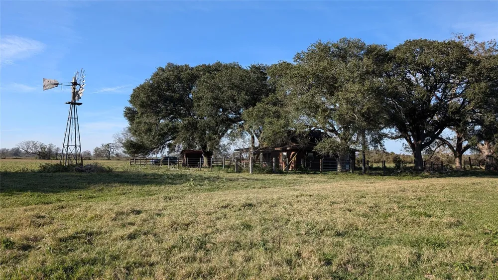 811 County Road 230 Wharton, TX 77488