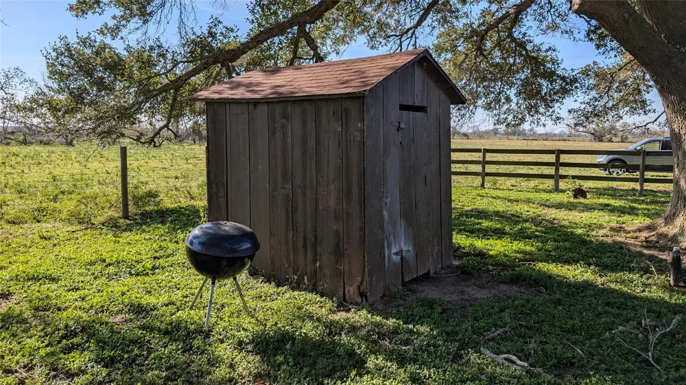 811 County Road 230 Wharton, TX 77488