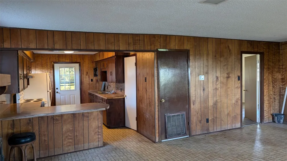 811 County Road 230 Wharton, TX 77488