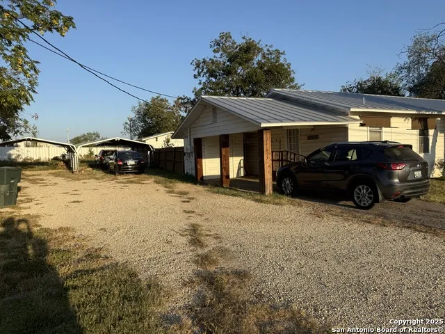 932 S Getty Uvalde, TX 78801