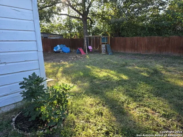 932 S Getty Uvalde, TX 78801