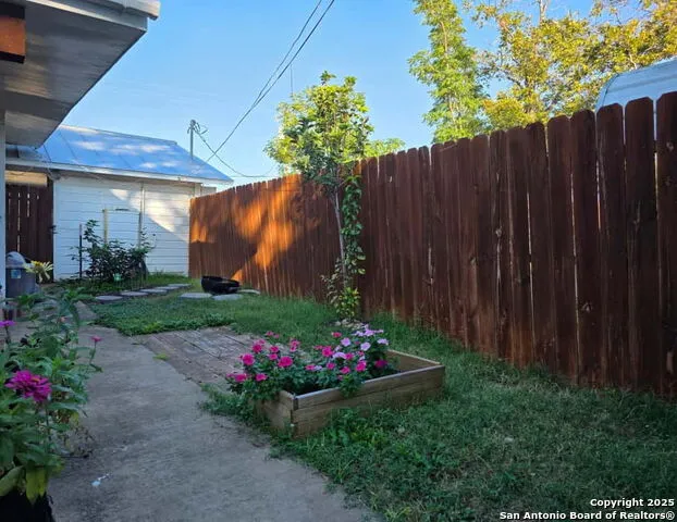 932 S Getty Uvalde, TX 78801