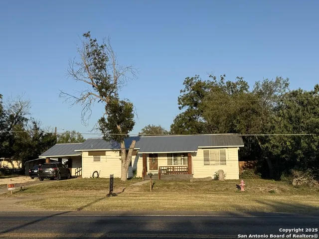 932 S Getty Uvalde, TX 78801