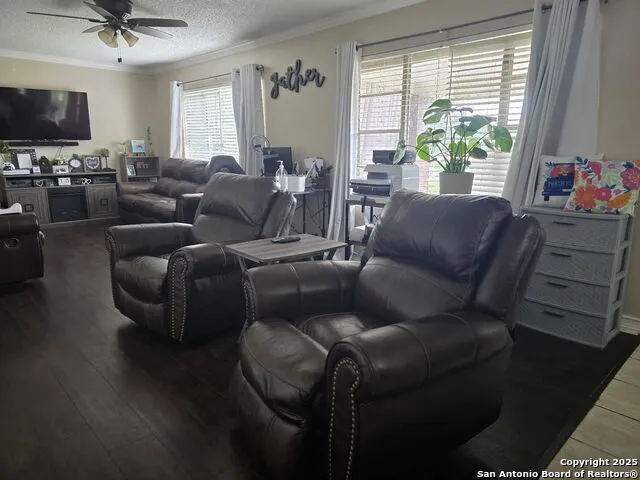 932 S Getty Uvalde, TX 78801