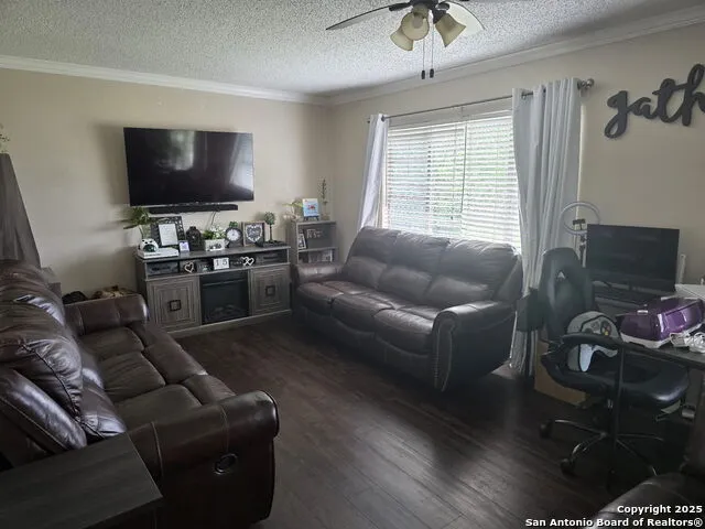 932 S Getty Uvalde, TX 78801