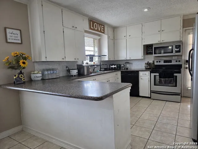 932 S Getty Uvalde, TX 78801