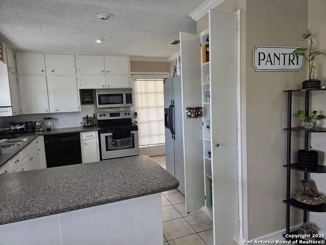932 S Getty Uvalde, TX 78801