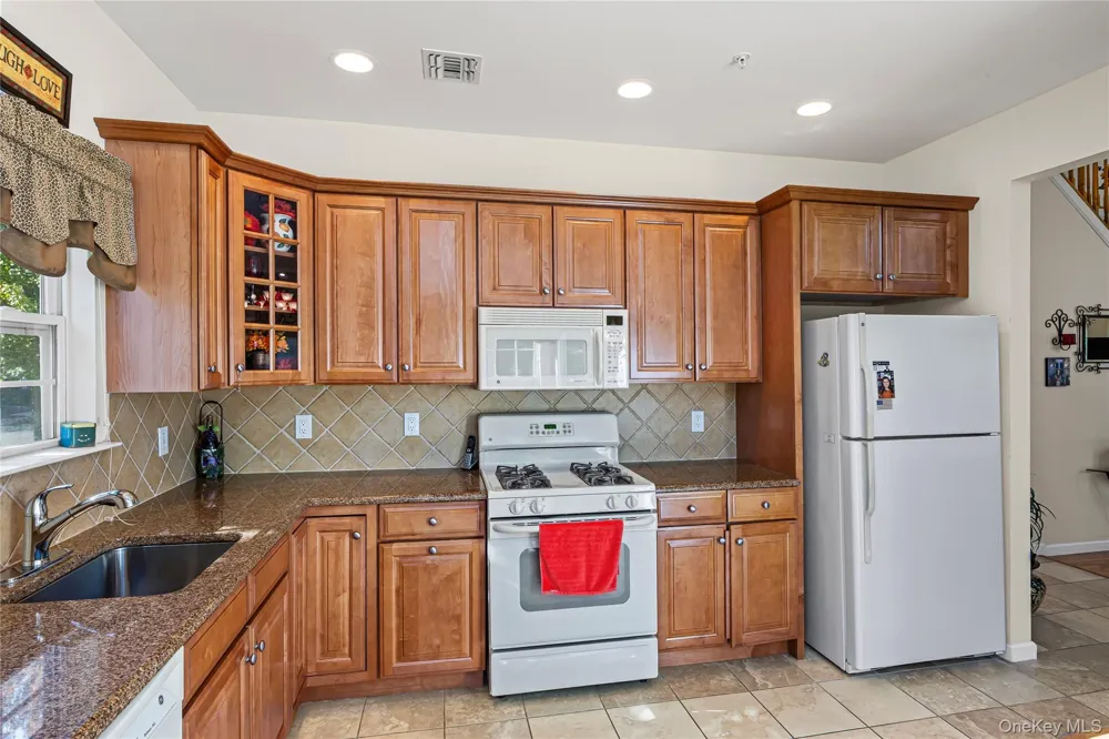 48 Avery Lane Miller Place, NY 11764