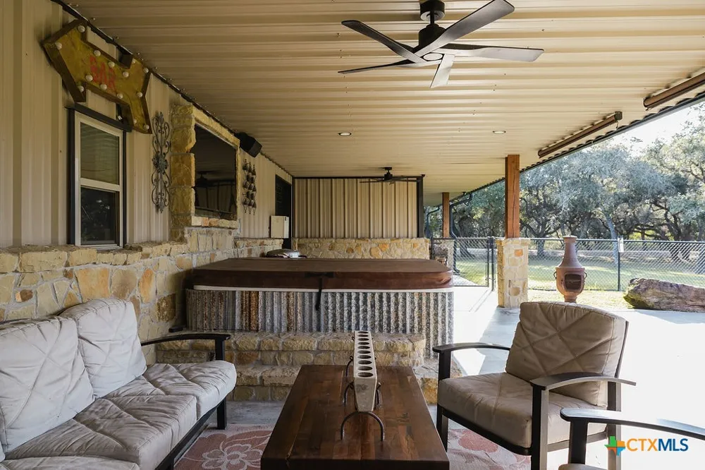 436 Jentry Road Inez, TX 77968