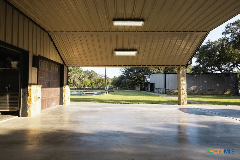 436 Jentry Road Inez, TX 77968