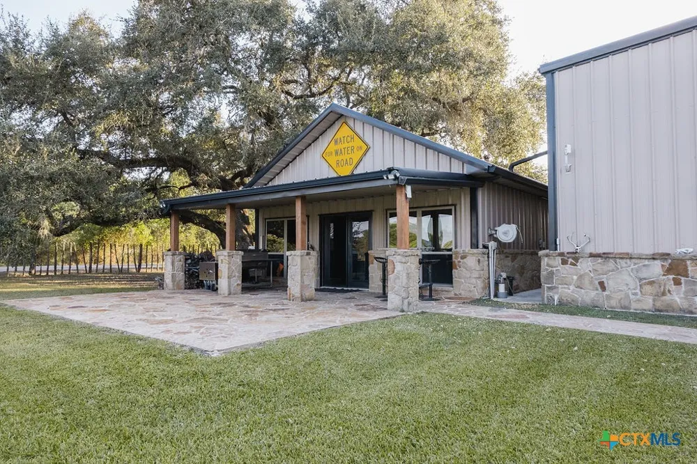 436 Jentry Road Inez, TX 77968