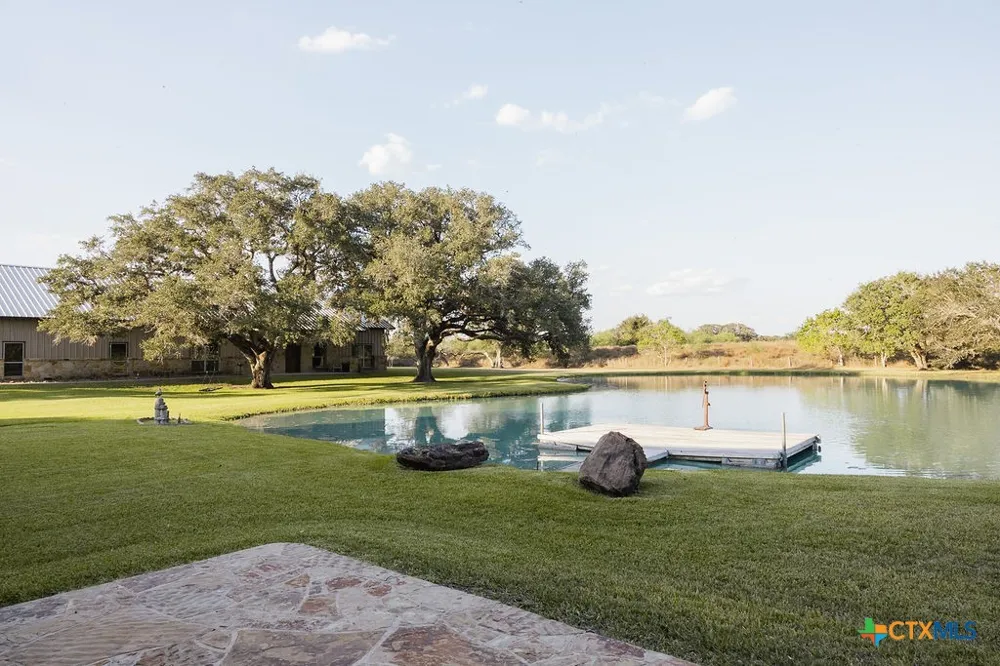 436 Jentry Road Inez, TX 77968