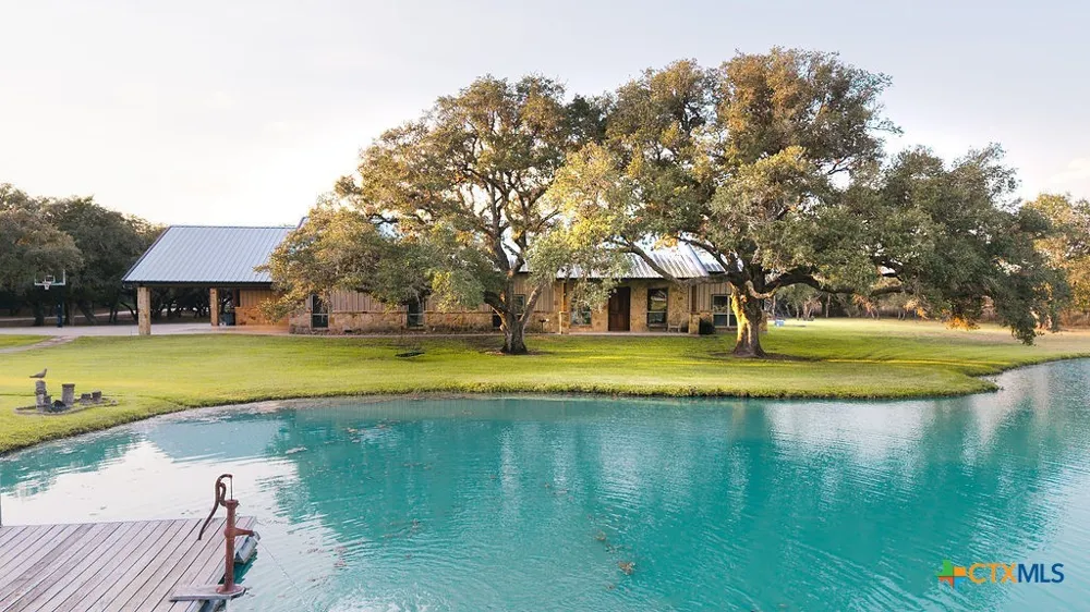 436 Jentry Road Inez, TX 77968