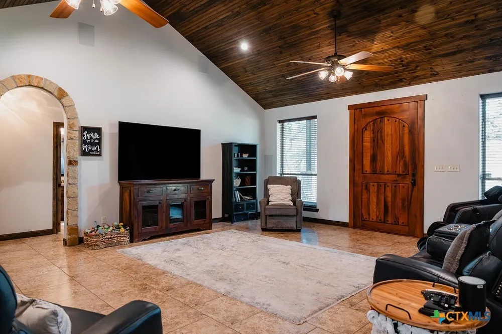 436 Jentry Road Inez, TX 77968
