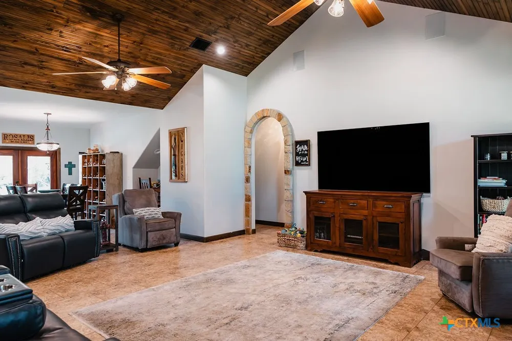 436 Jentry Road Inez, TX 77968