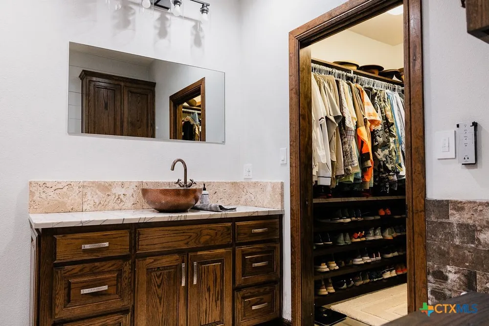 436 Jentry Road Inez, TX 77968