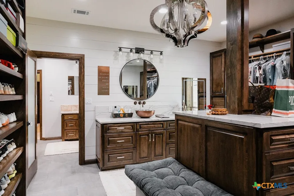 436 Jentry Road Inez, TX 77968