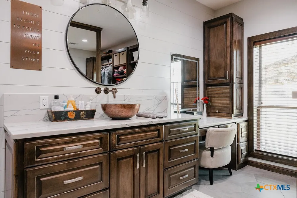 436 Jentry Road Inez, TX 77968