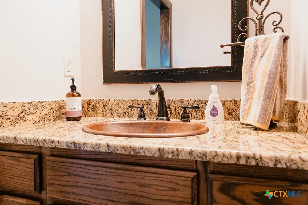 436 Jentry Road Inez, TX 77968