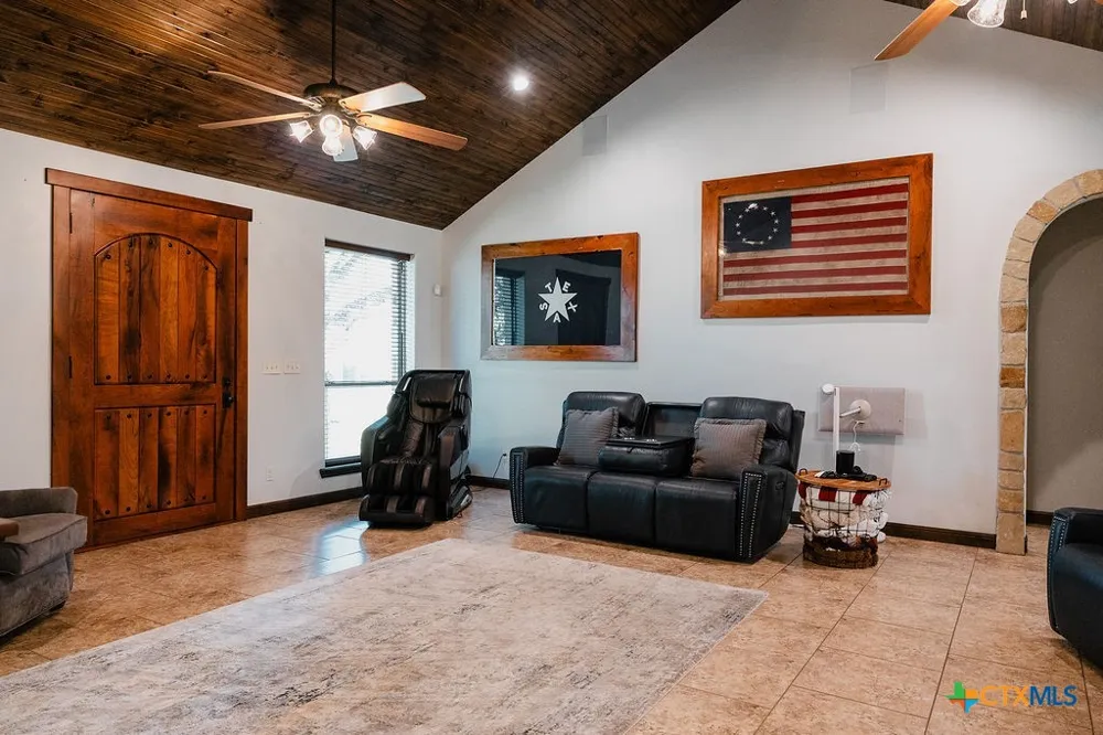 436 Jentry Road Inez, TX 77968