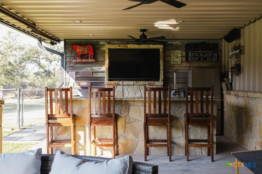 436 Jentry Road Inez, TX 77968