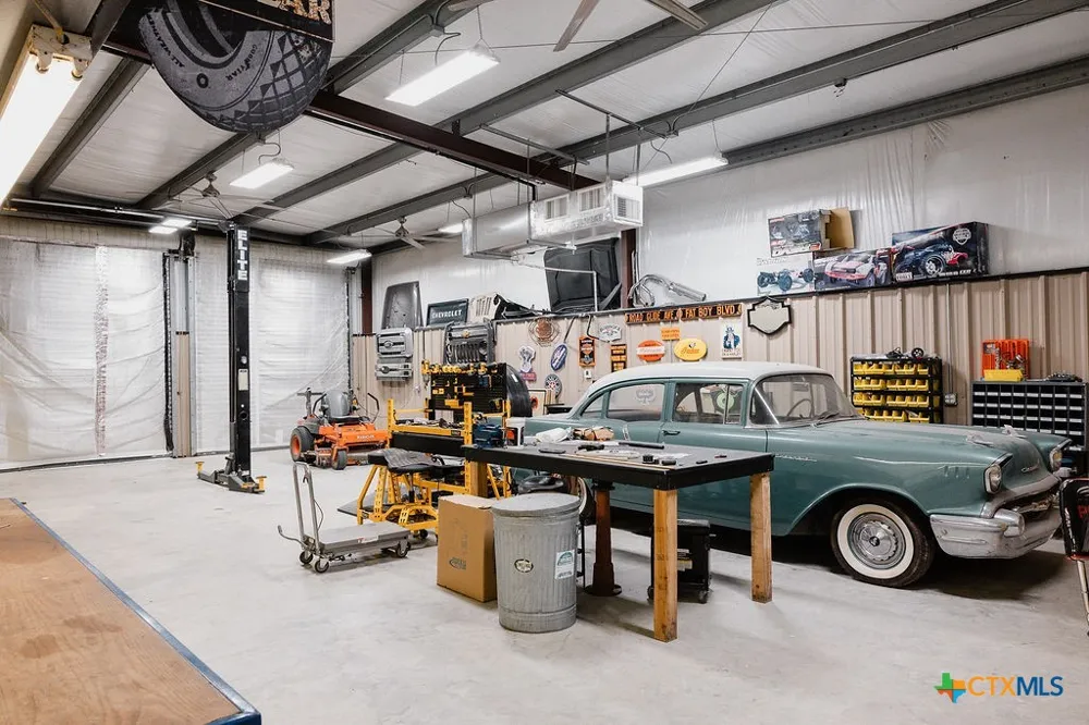 436 Jentry Road Inez, TX 77968