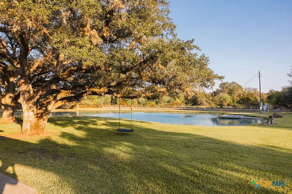 436 Jentry Road Inez, TX 77968