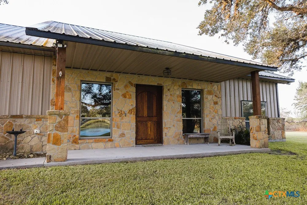436 Jentry Road Inez, TX 77968