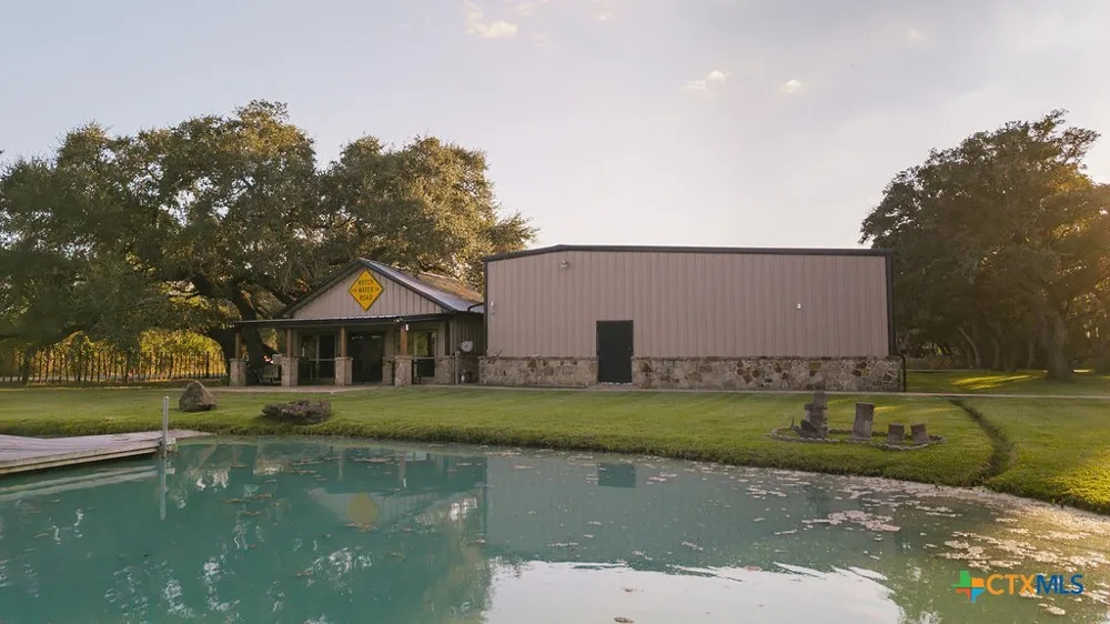 436 Jentry Road Inez, TX 77968