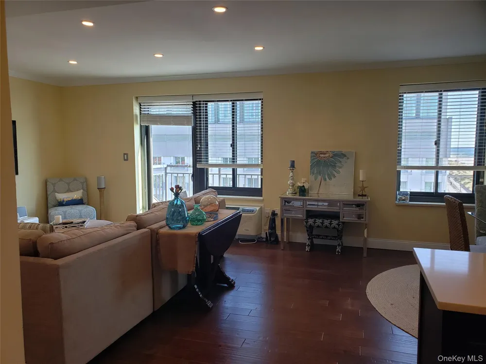 100 W Broadway #7L Long Beach, NY 11561