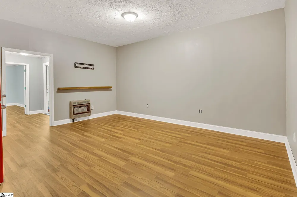 207 Hogan Drive Westminster, SC 29693